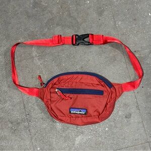 Patagonia Ultralight Black Hole Mini Hip Pack Belt Bag 8x5 Fanny Pack Red Hiking